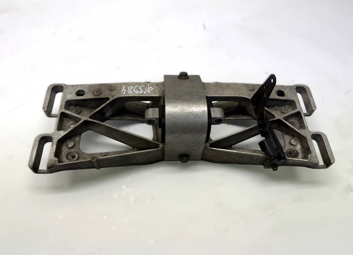 Jaguar XF Gearbox carrier / beam Gearbox carrier / beam — JAGUAR XF (X260) (2015...