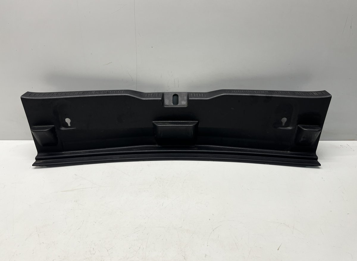 Toyota Auris Boot loading sill trim Boot loading sill trim — TOYOTA AURIS (_E18_) (...