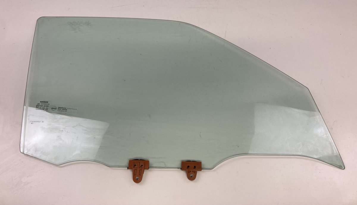 Nissan Juke Door window glass — front right Door window glass — front right — NISSAN JUKE I...