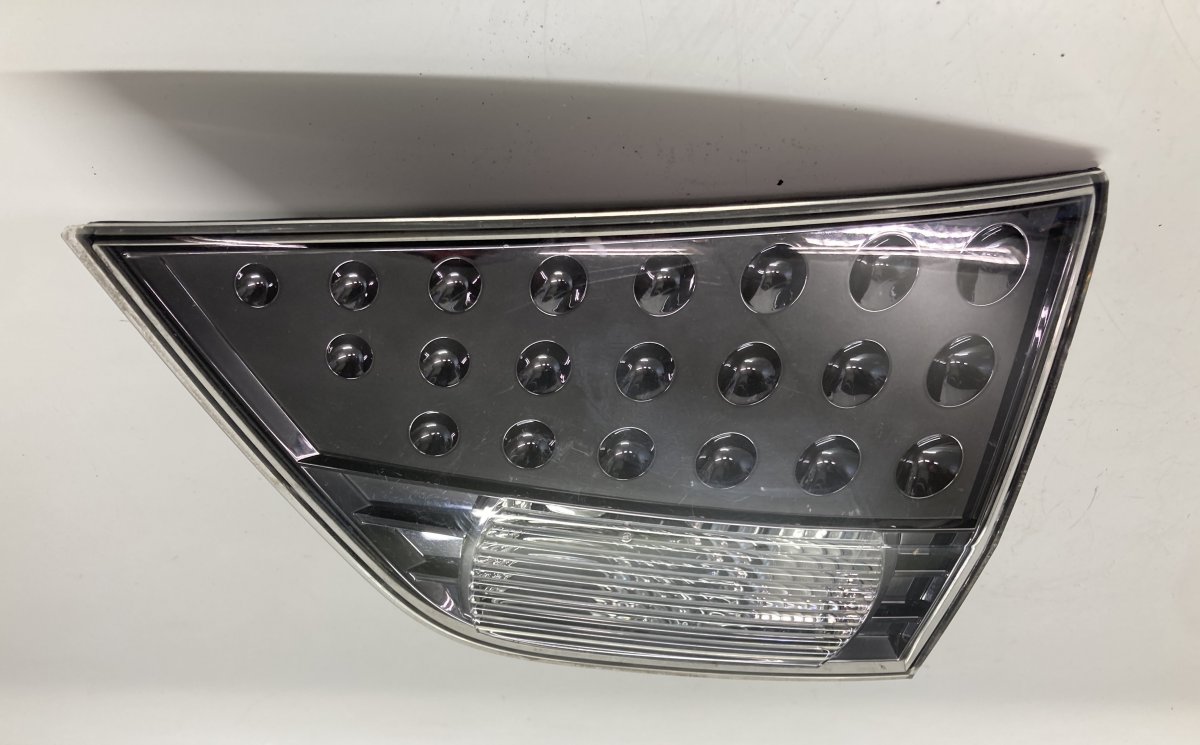 Mitsubishi Outlander Inner tail light — right Inner tail light — right — MITSUBISHI OUTLANDER...