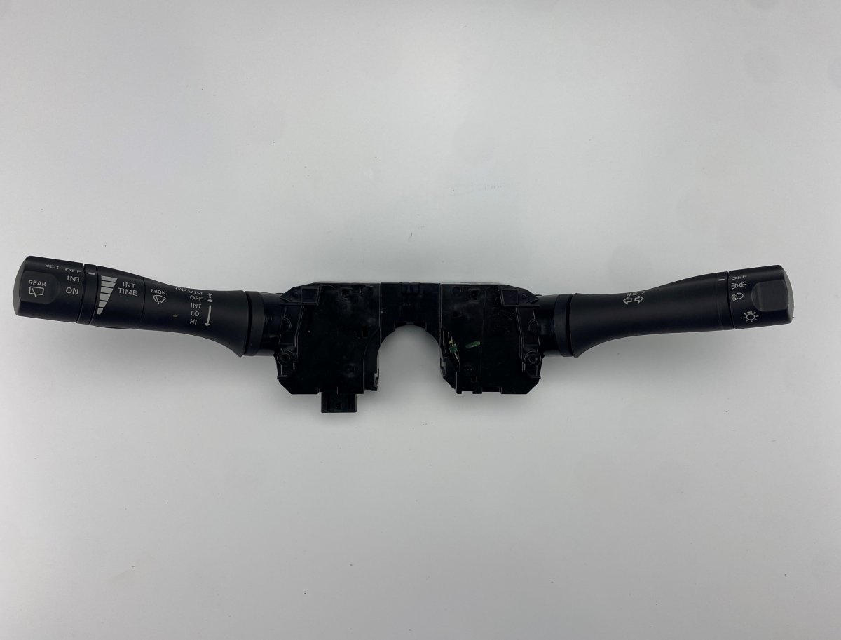 Nissan Leaf Turn signal and wiper stalk Turn signal and wiper stalk — NISSAN LEAF I (ZE...