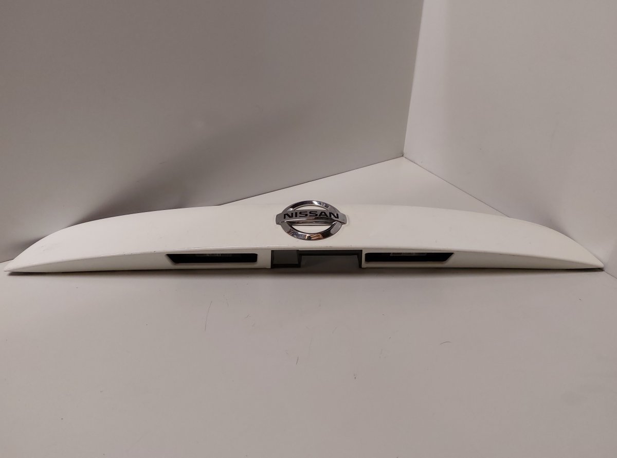 Nissan Juke Boot lid / tailgate moulding Boot lid / tailgate moulding — NISSAN JUKE I (F...