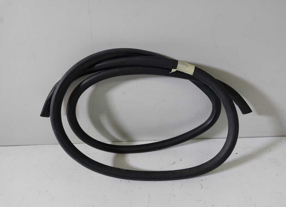 Lexus GS Door Weatherstrip Front Left Door Weatherstrip Front Left — LEXUS GS IV (201...