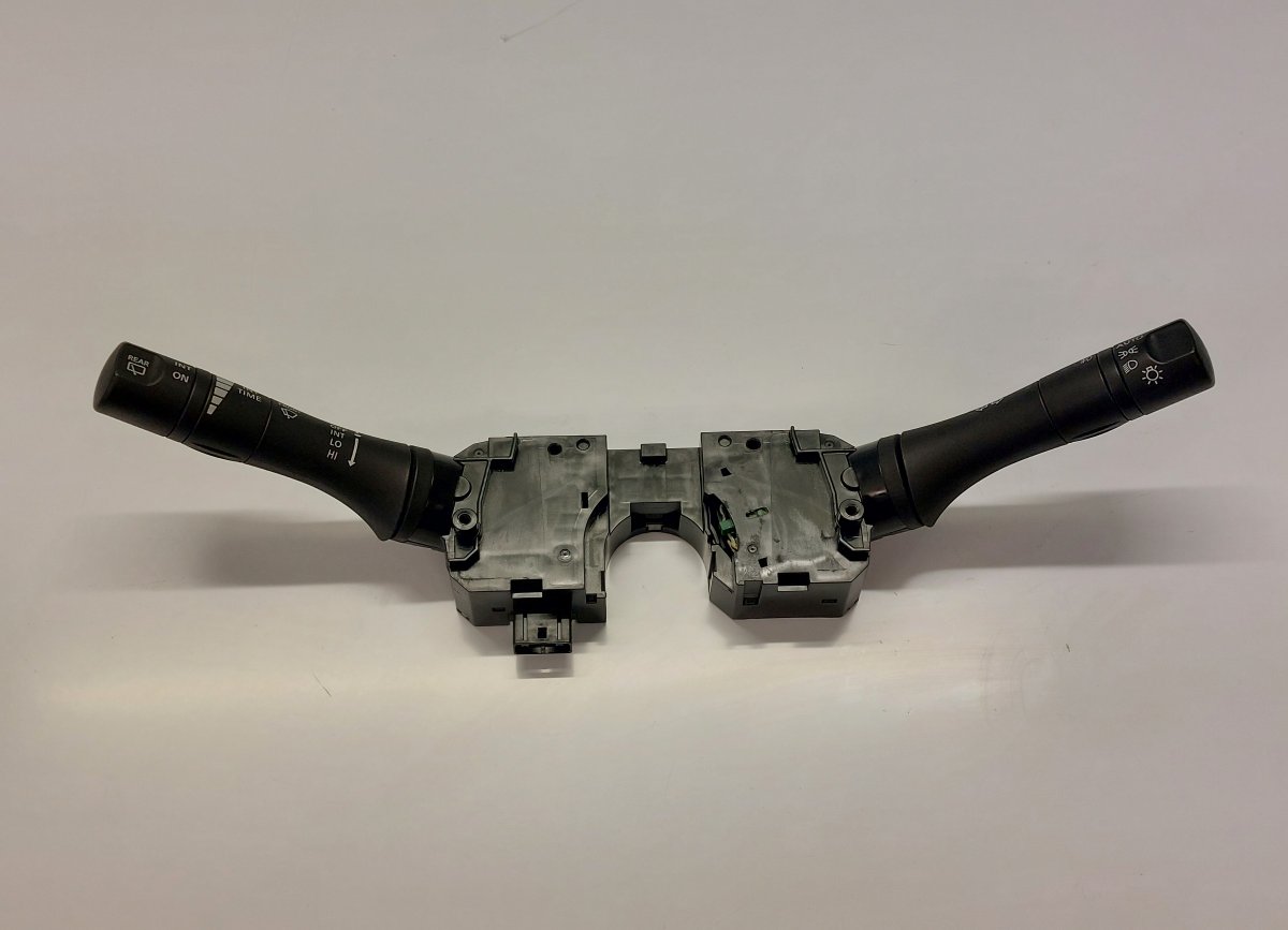 Nissan Note (E11) Turn signal and wiper stalk Turn signal and wiper stalk — NISSAN NOTE II (E...