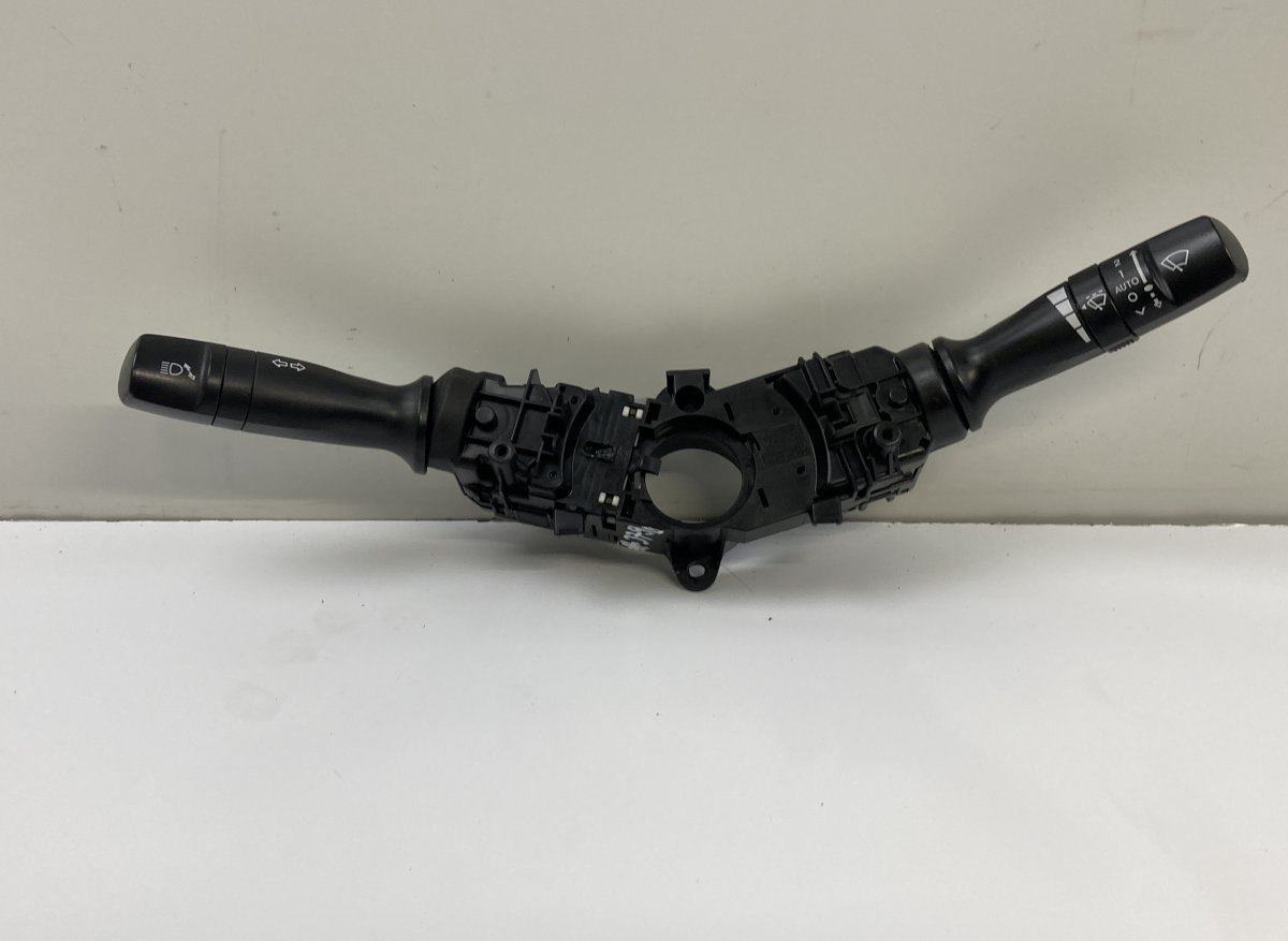 Hyundai i40 Turn signal and wiper stalk Turn signal and wiper stalk — HYUNDAI i40 (VF) ...