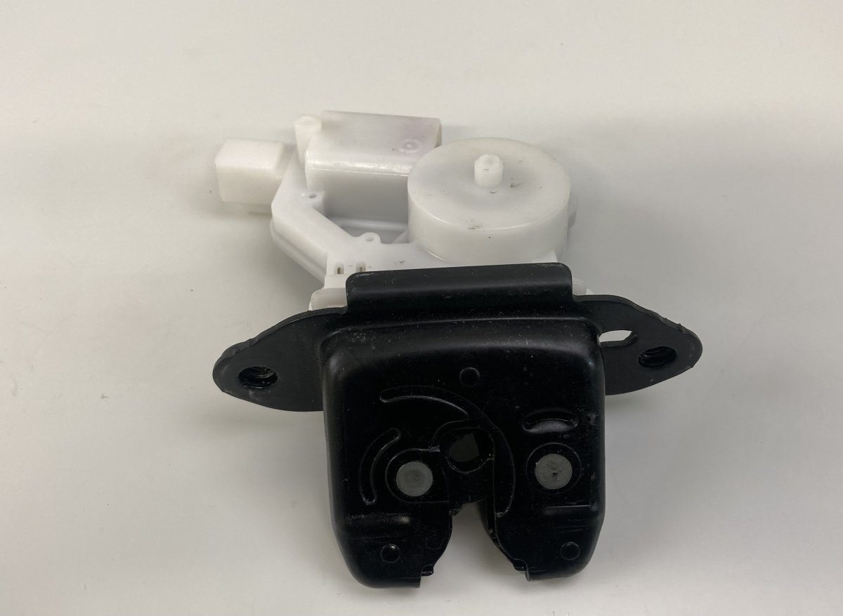 Nissan Leaf Boot lid / tailgate lock Boot lid / tailgate lock — NISSAN LEAF II (ZE1)...