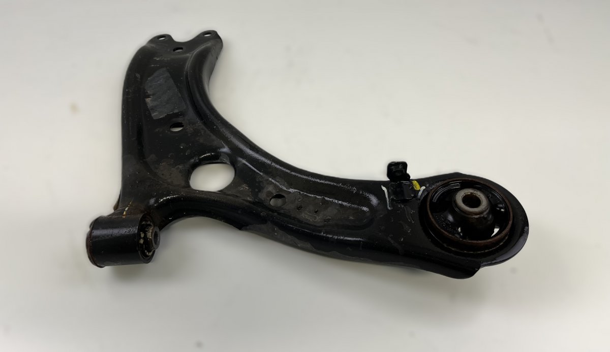 Kia Sportage Lower suspension control arm — front right Lower suspension control arm — front right — KI...