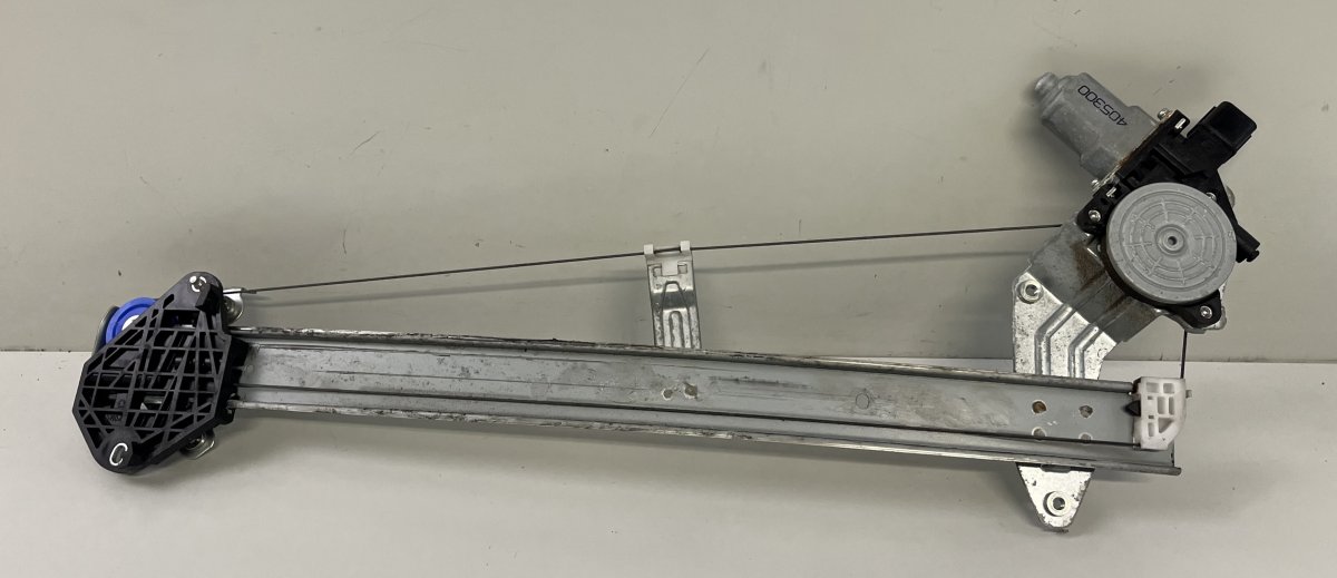 Subaru Forester Front right window regulator mechanism Front right window regulator mechanism — SUBARU...