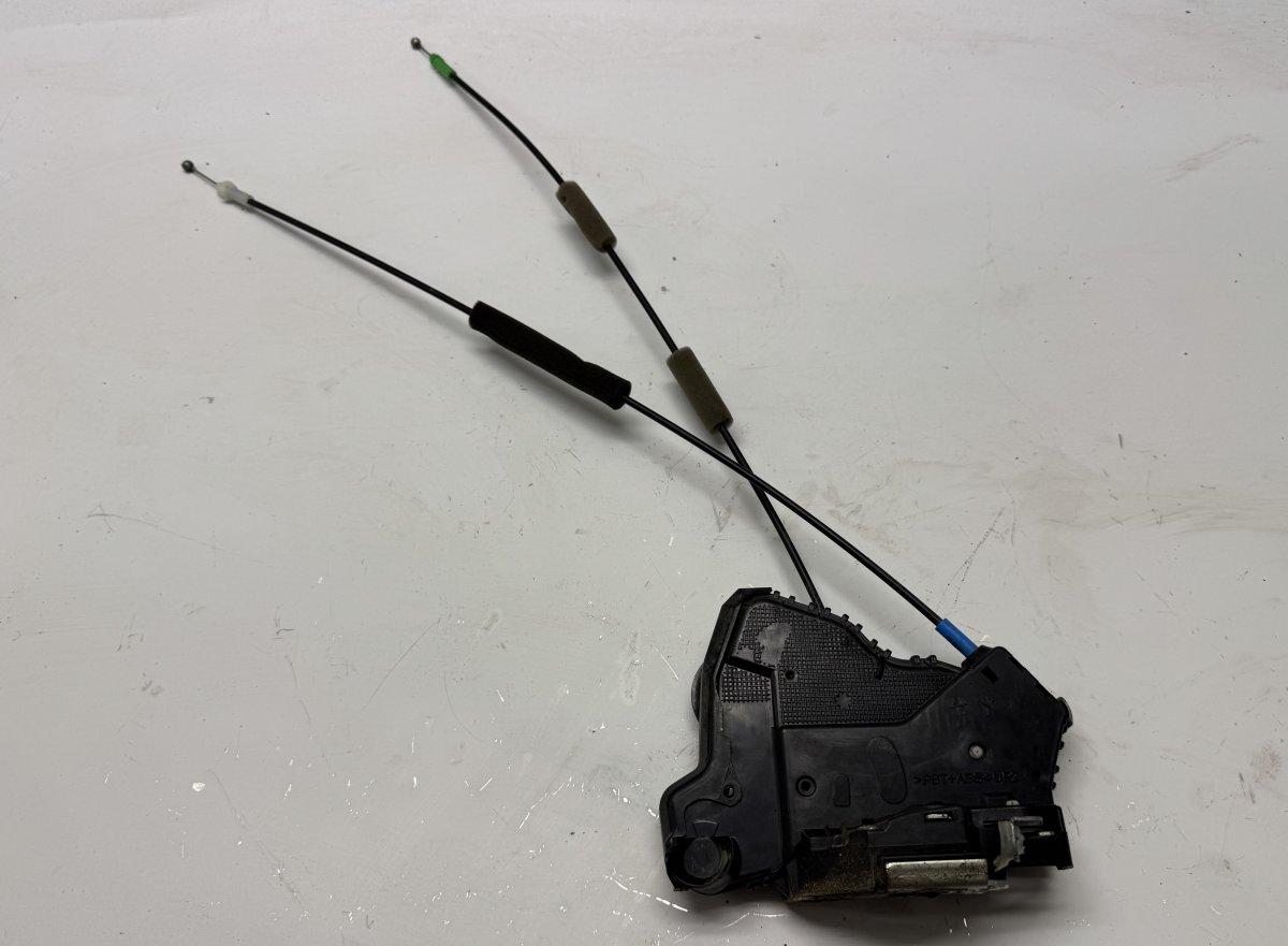 Toyota Avensis (T27) Door lock — front right Door lock — front right — TOYOTA AVENSIS (T270)...