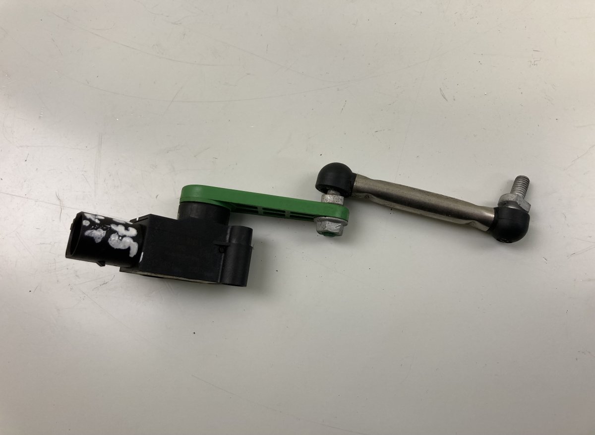 Volkswagen Touareg Suspension level sensor — rear left Suspension level sensor — rear left — VW TOUARE...