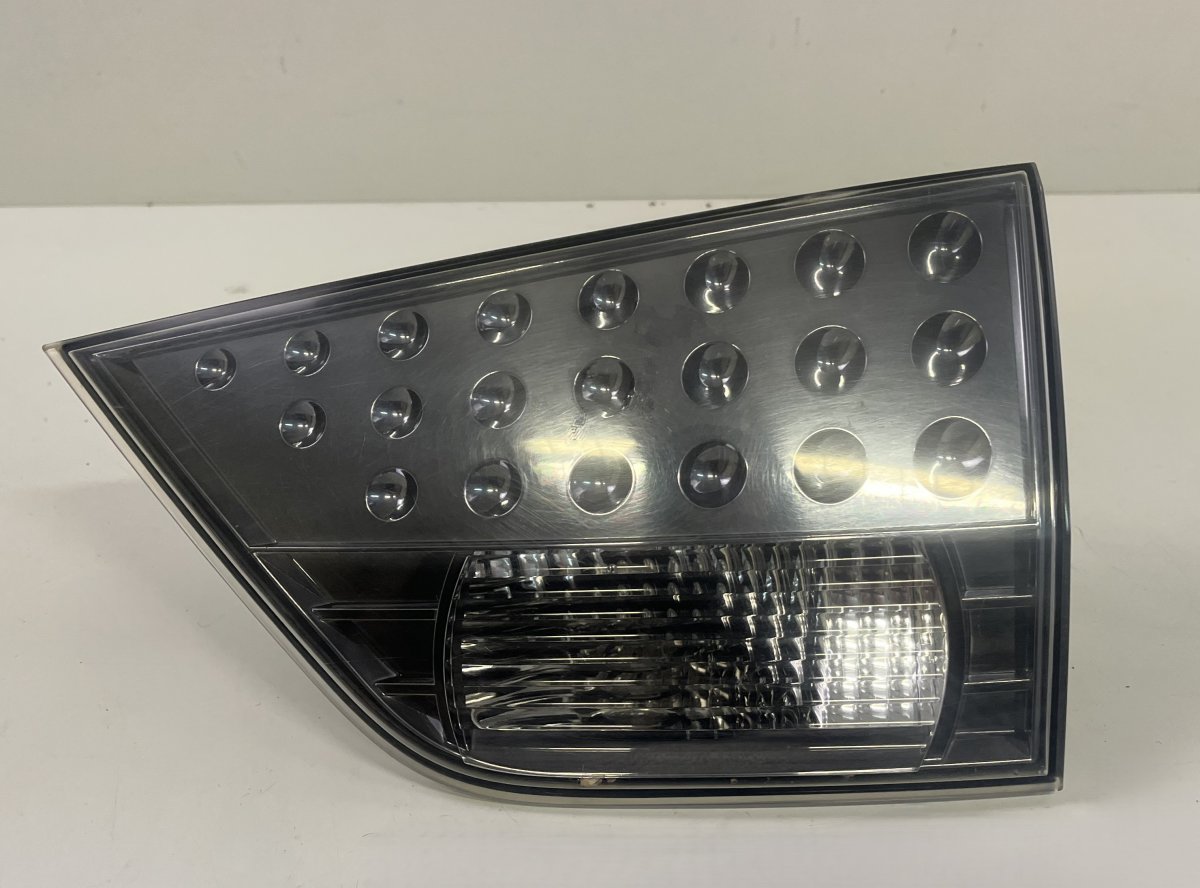 Mitsubishi Outlander Inner tail light — right Inner tail light — right — MITSUBISHI OUTLANDER...