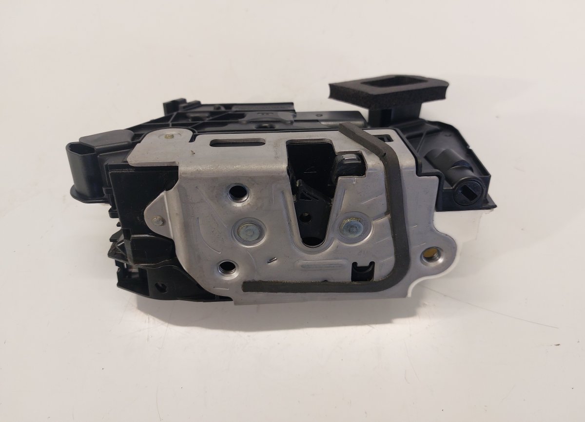 Skoda Octavia Door lock — front right Door lock — front right — SKODA OCTAVIA III (5E...