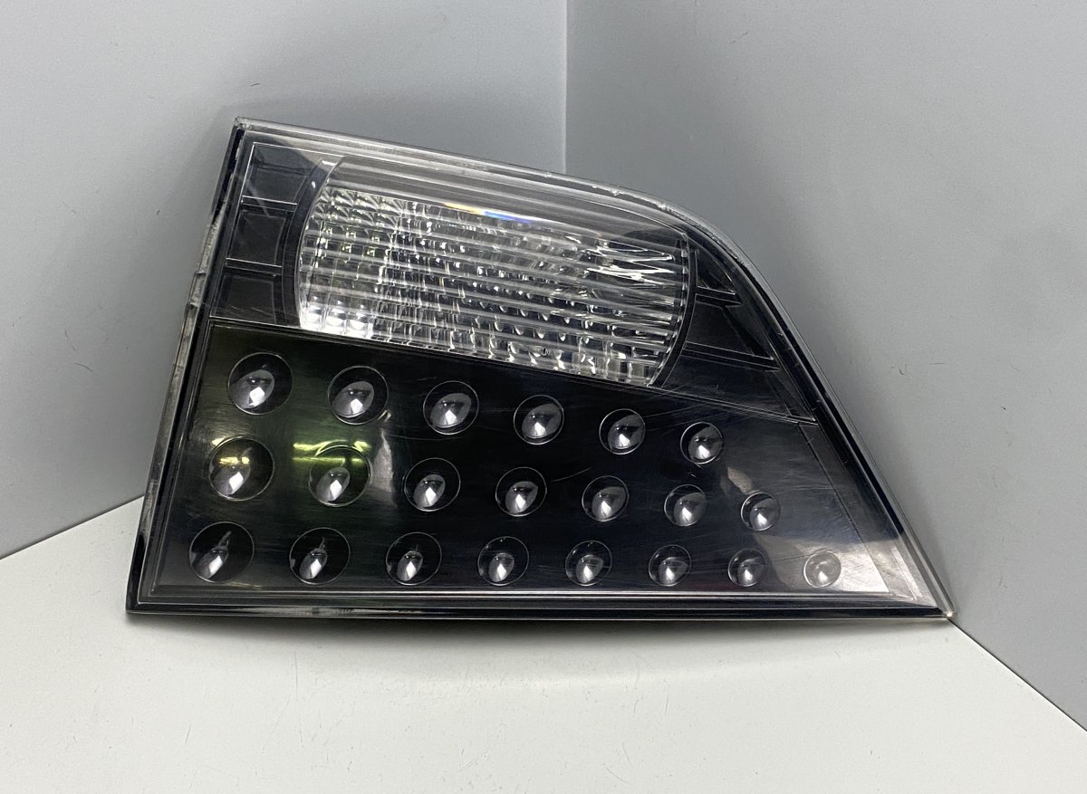 Mitsubishi Outlander Inner tail light — right Inner tail light — right — MITSUBISHI OUTLANDER...