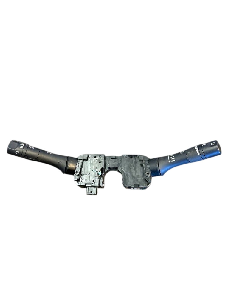 Nissan Juke Turn signal and wiper stalk Turn signal and wiper stalk — NISSAN JUKE I (F1...