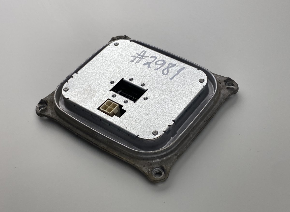 Audi A4 (B7) Xenon control unit — right Xenon control unit — right — AUDI A4 / A4 ALLRO...