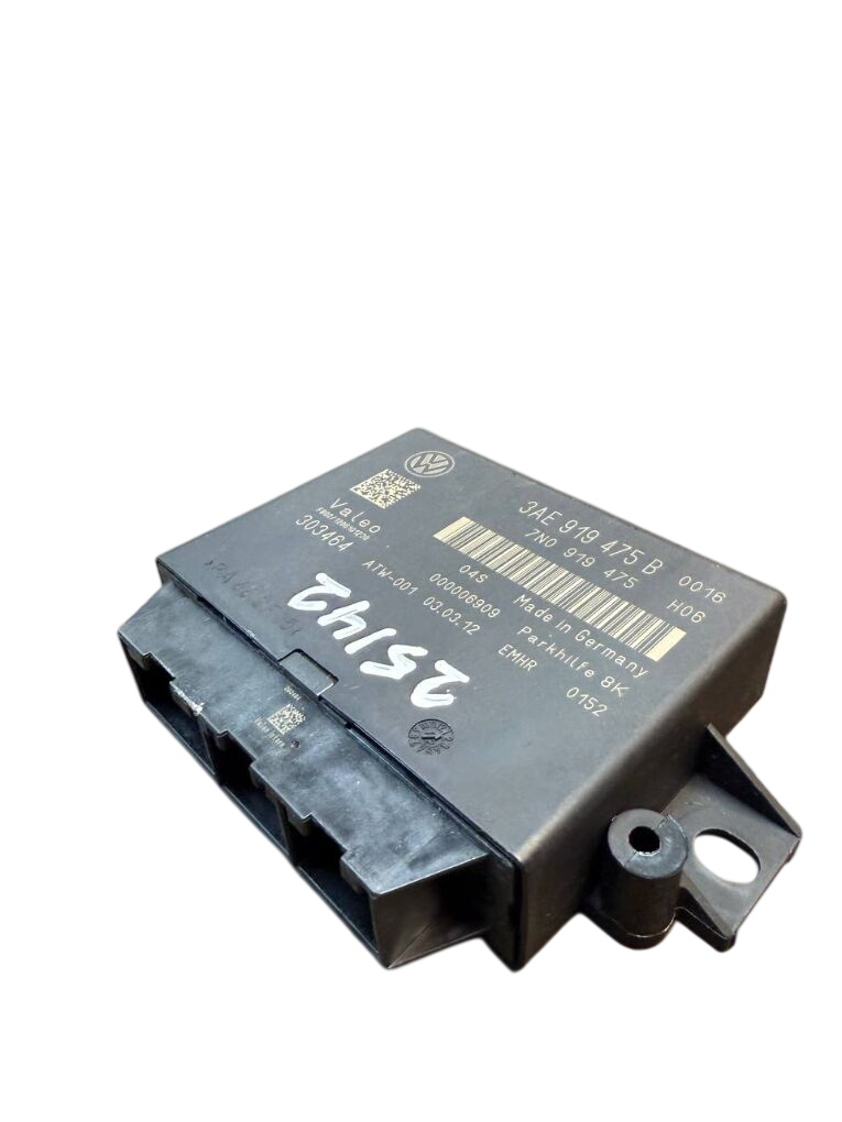 Volkswagen Passat (B7) Parking assistance control unit Parking assistance control unit — VW PASSAT B7 ...