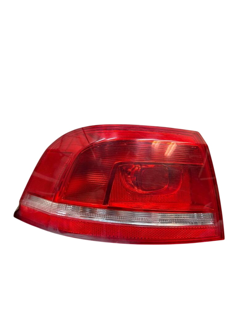 Volkswagen Passat (B7) Left Rear Light Left rear light — VW PASSAT B7 / ALLTRACK (2010...
