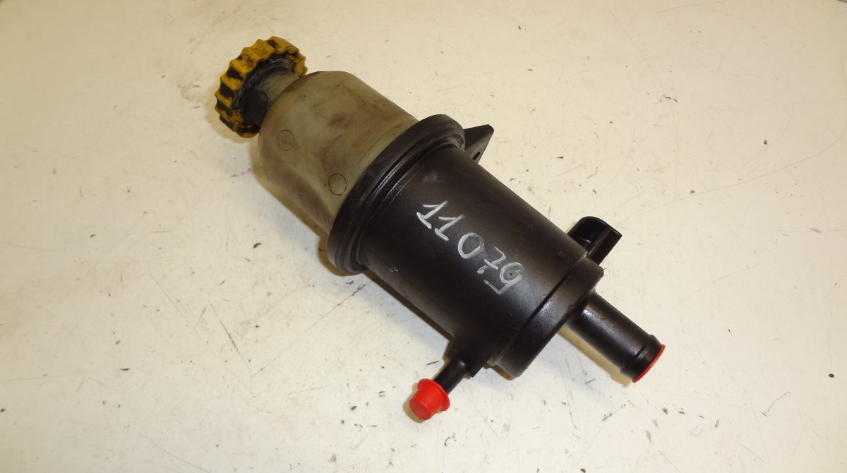 Jeep Cherokee / Liberty (KJ) Power steering container Power steering container — JEEP CHEROKEE III / ...