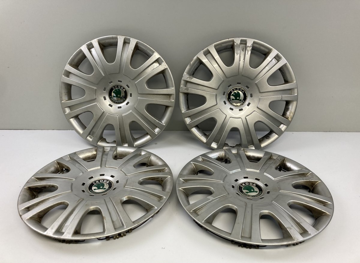 Skoda Octavia Hub cap set of 4 Hub cap set of 4 — SKODA OCTAVIA II (1Z) (2004-...