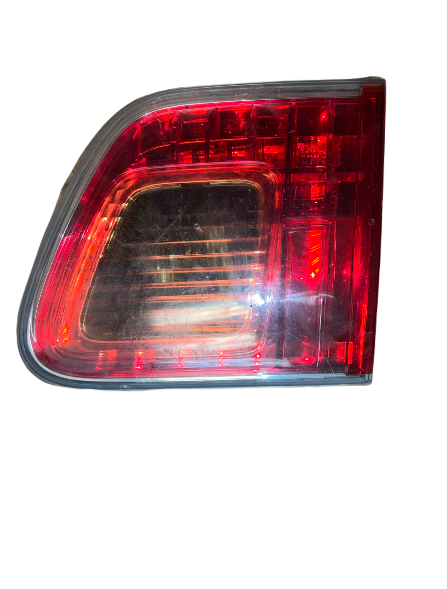 Toyota Avensis (T27) Inner tail light — right Inner tail light — right — TOYOTA AVENSIS (T270...
