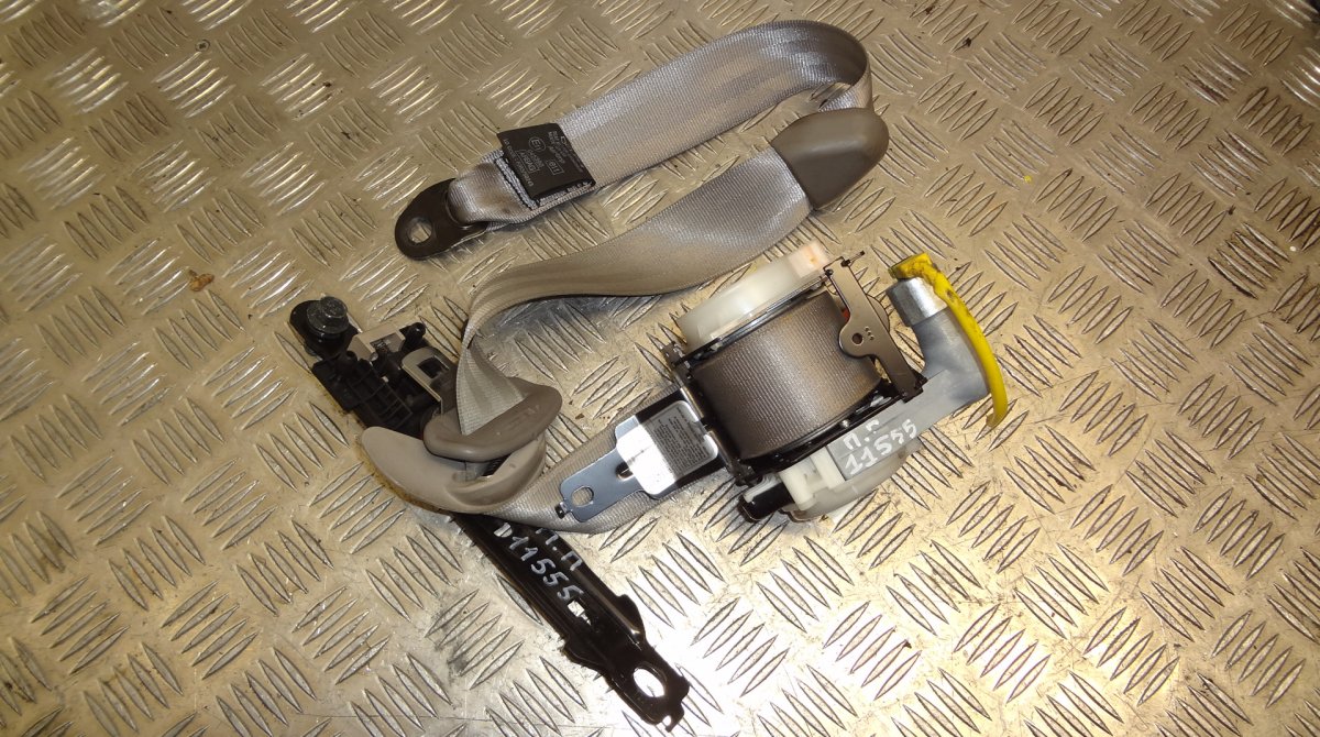 Kia Carnival Seat belt — front right