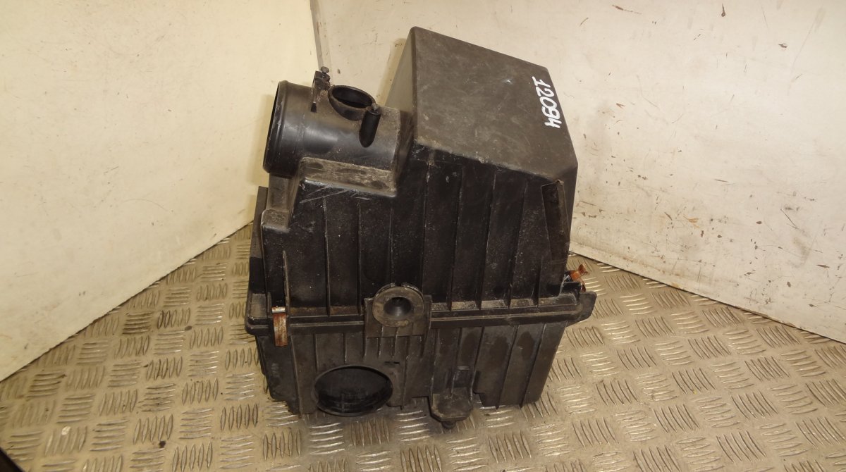 Mazda CX-7 Air filter housing