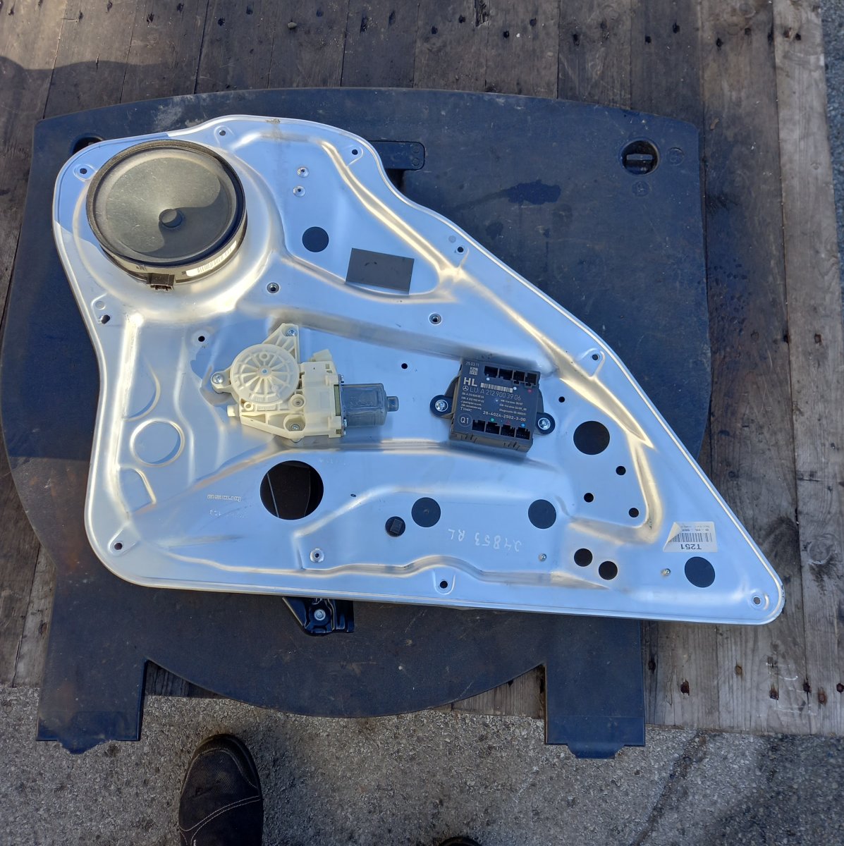 Mercedes-Benz A (W169) Complete window regulator — rear left