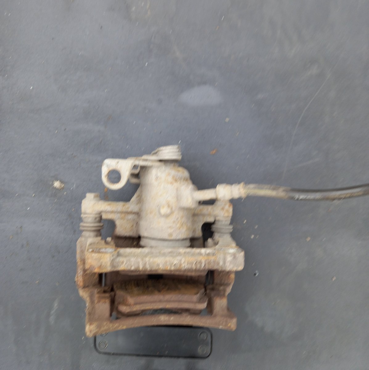 Volkswagen Transporter (T5, Caravelle, Multivan) Brake caliper — rear right Brake caliper — rear right — VW TRANSPORTER T5 ...