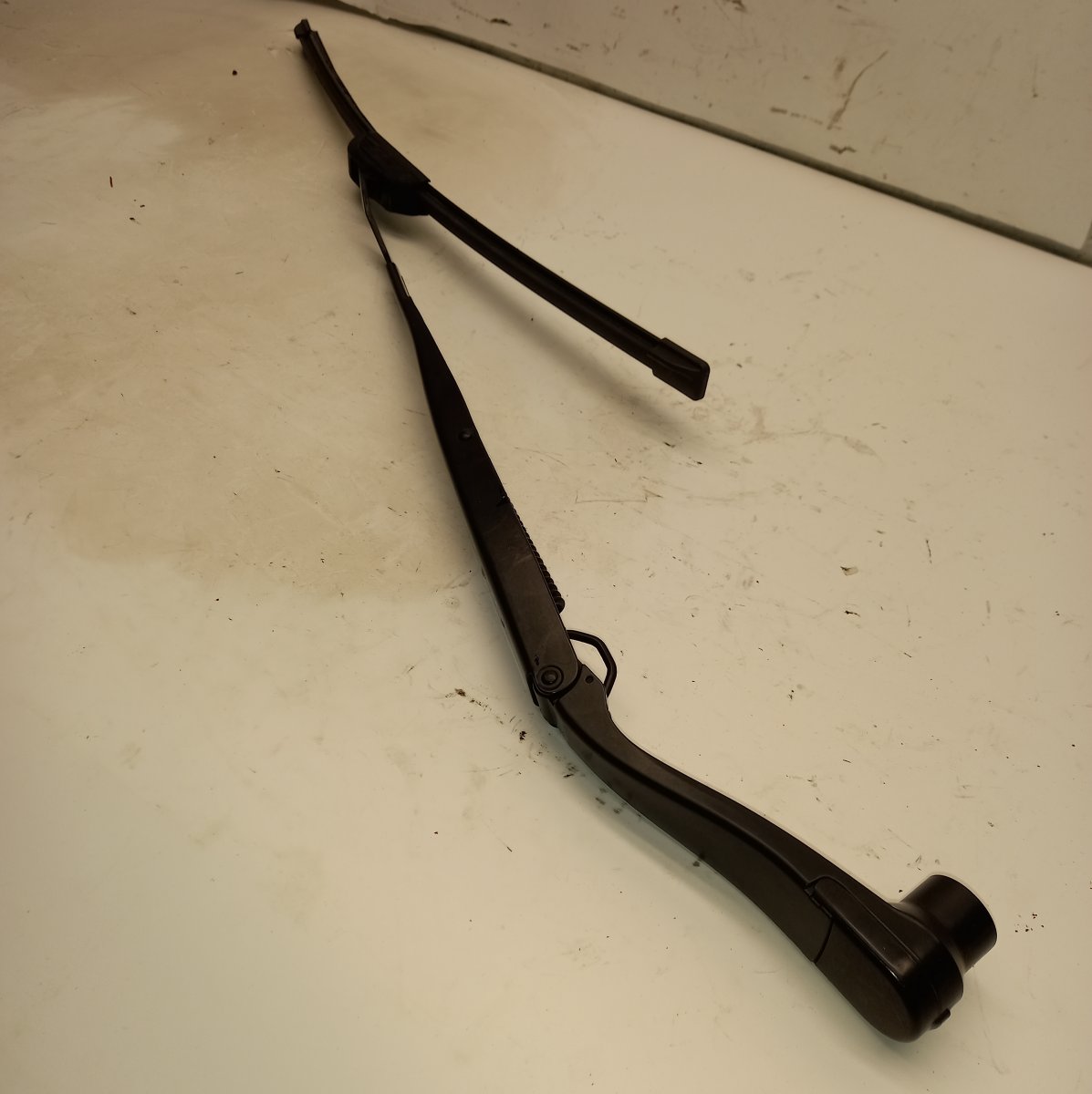 Jeep Grand Cherokee (WK) Windscreen wiper arm — left Windscreen wiper arm — left — JEEP GRAND CHEROK...