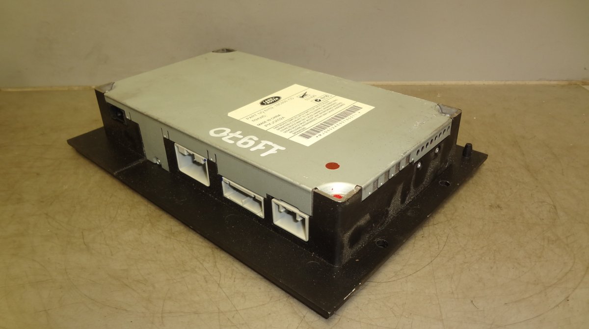 Jaguar XF Audio amplifier