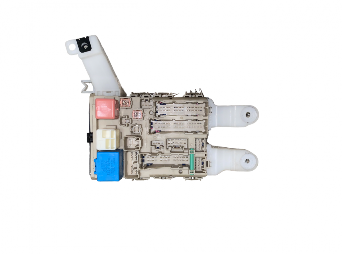 Toyota Verso Fuse box Fuse box — TOYOTA VERSO (AR20) (2009-2018) — 82...