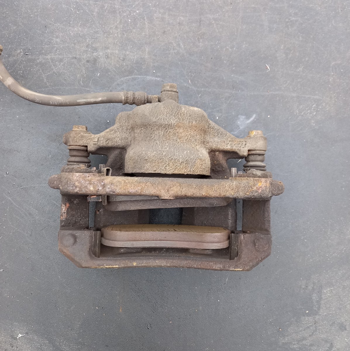 Honda CR-V Brake caliper — front left Brake caliper — front left — HONDA CR-V IV (RM)...
