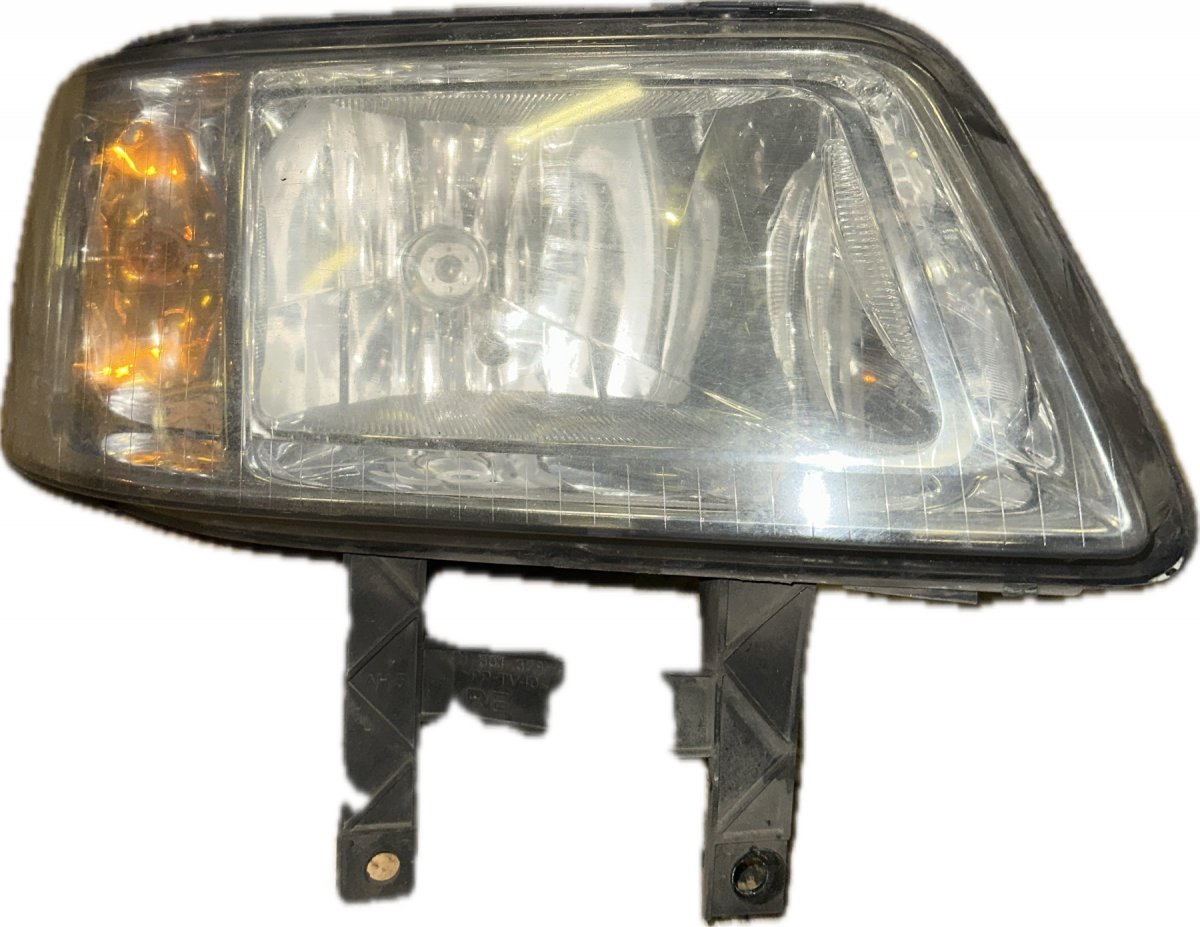 Volkswagen Transporter (T5, Caravelle, Multivan) Right headlight Right headlight — VW TRANSPORTER T5 / MULTIVAN ...