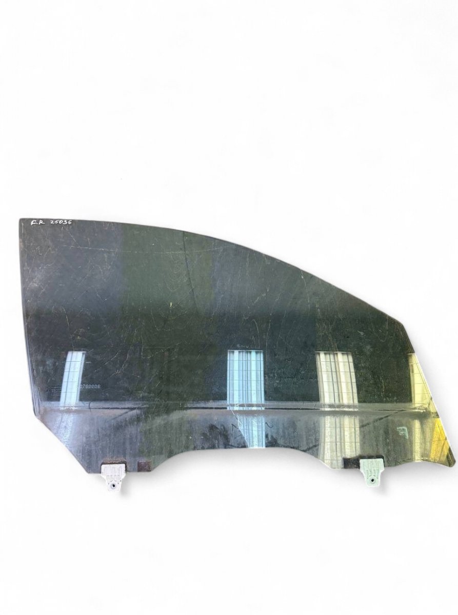 Infiniti M / Q70 (Y51) Door window glass — front right Door window glass — front right — INFINITI M IV...