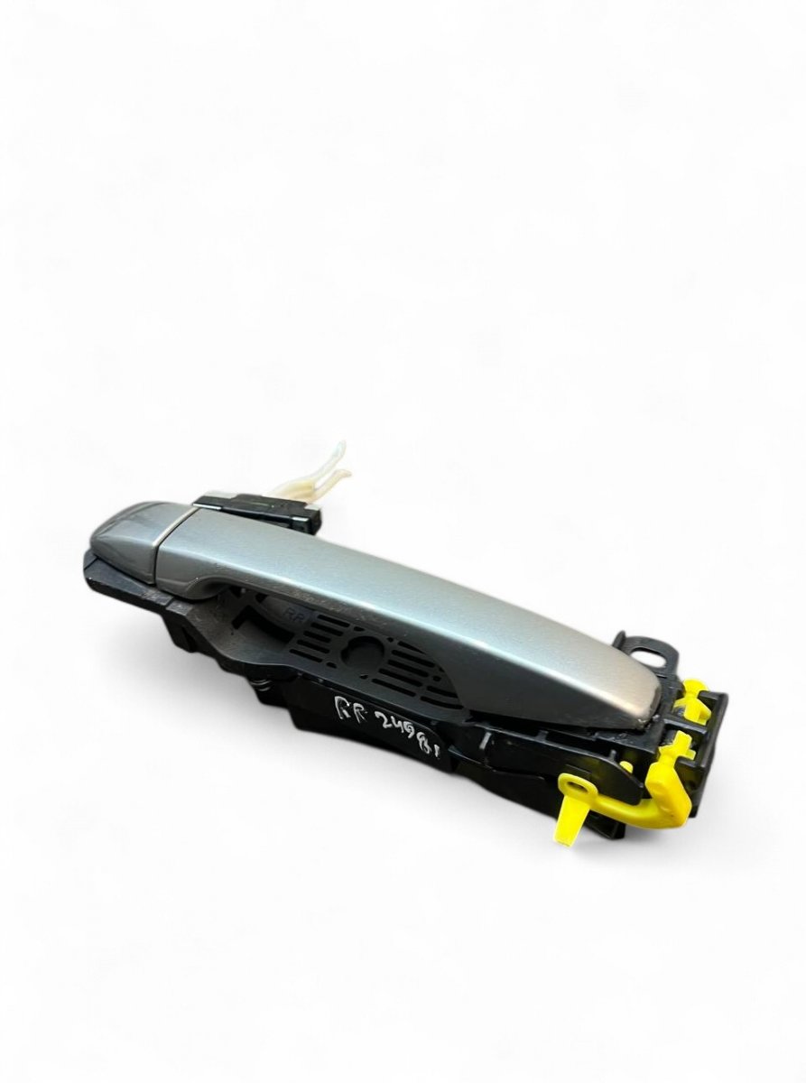 Toyota Avensis (T27) Exterior door handle — rear right