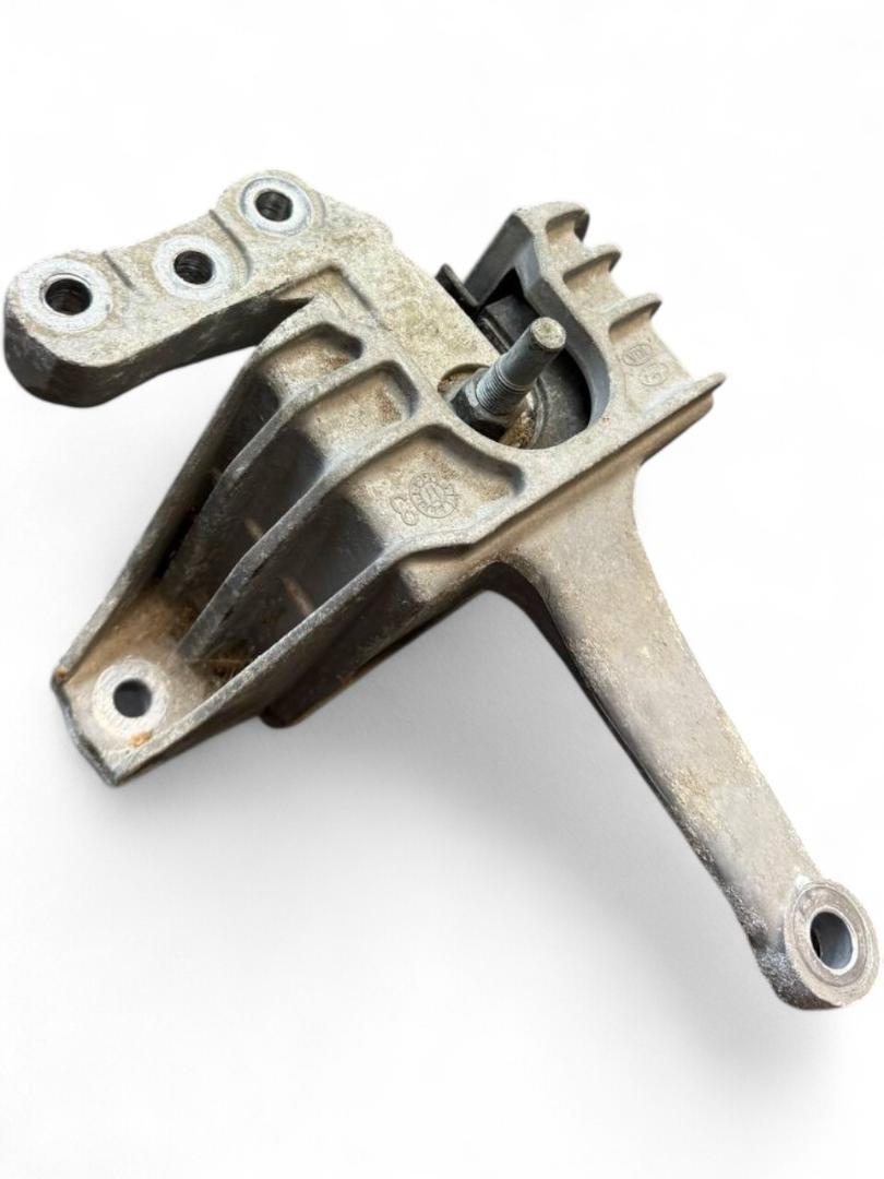 Hyundai i30 Right Side Engine Mount Right Side Engine Mount — HYUNDAI i30 III (PD) ...