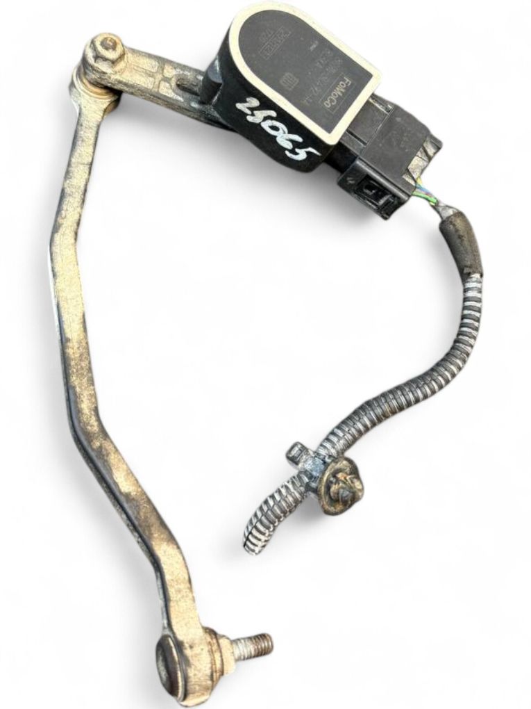 Volvo S60 Suspension level sensor — front right Suspension level sensor — front right — VOLVO S...