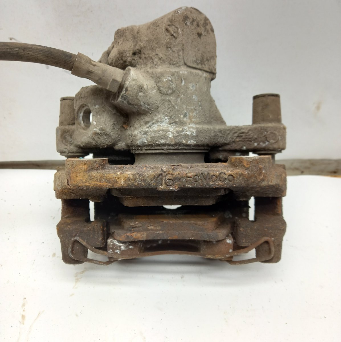 Volvo V40 Brake caliper — rear right Brake caliper — rear right — VOLVO V40 (2012-20...