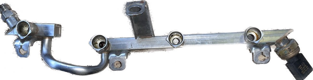 Volkswagen Passat (B7) Fuel Distributor / fuel rail Fuel distributor / fuel rail — VW PASSAT B7 / A...