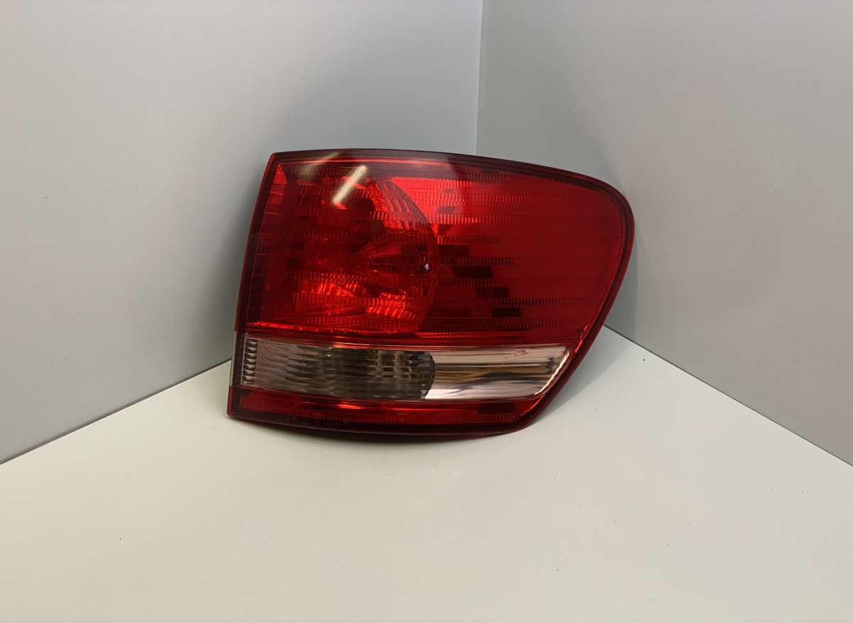 Toyota Avensis Verso Right Rear Light