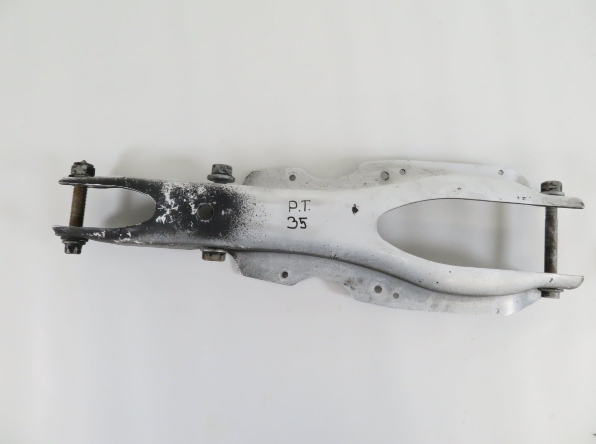 Mercedes-Benz C (W203) Lower suspension control arm — rear right Lower suspension control arm — rear right — MER...