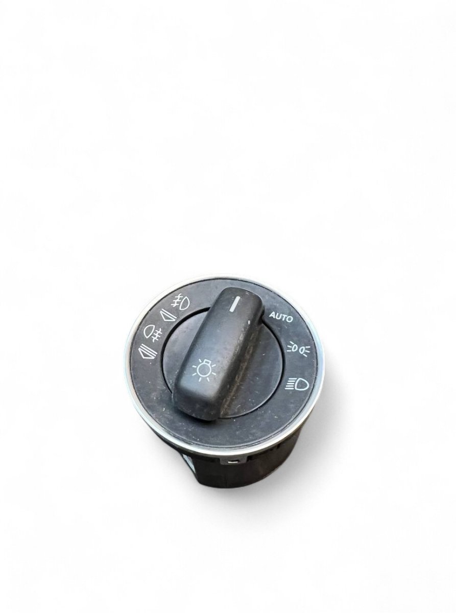 Audi A8 (D3) Headlight Switch Headlight switch — AUDI A8 (4E) (2002-2010)

Ge...