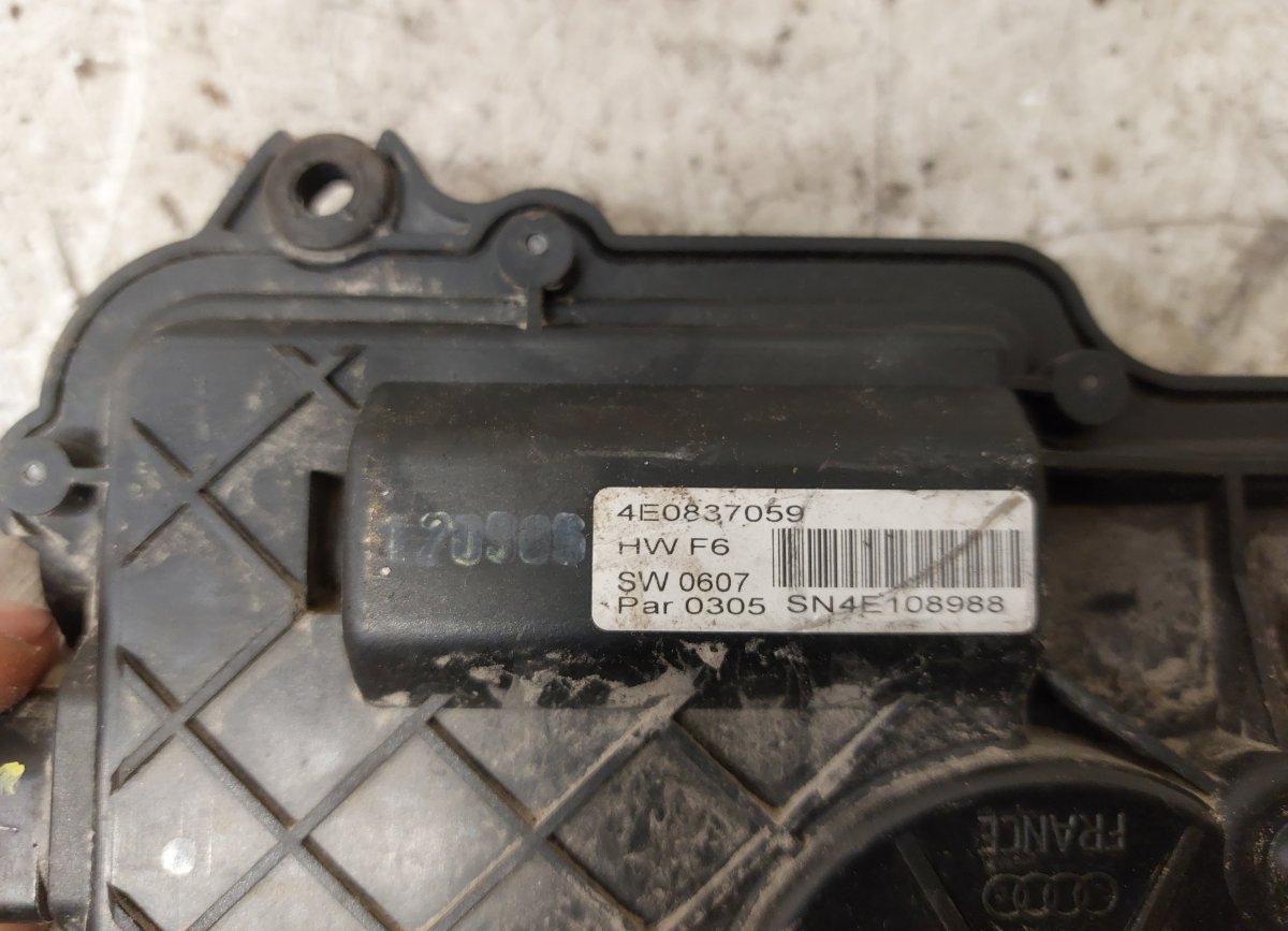 Audi A8 (D3) Door lock — front left Door lock — front left — AUDI A8 (4E) (2002-201...
