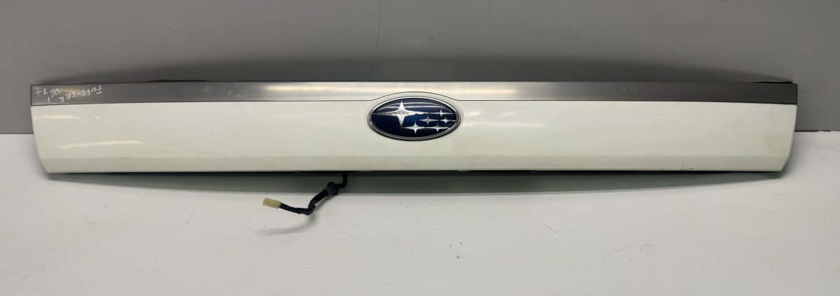 Subaru Forester Boot lid / tailgate moulding Boot lid / tailgate moulding — SUBARU FORESTER ...