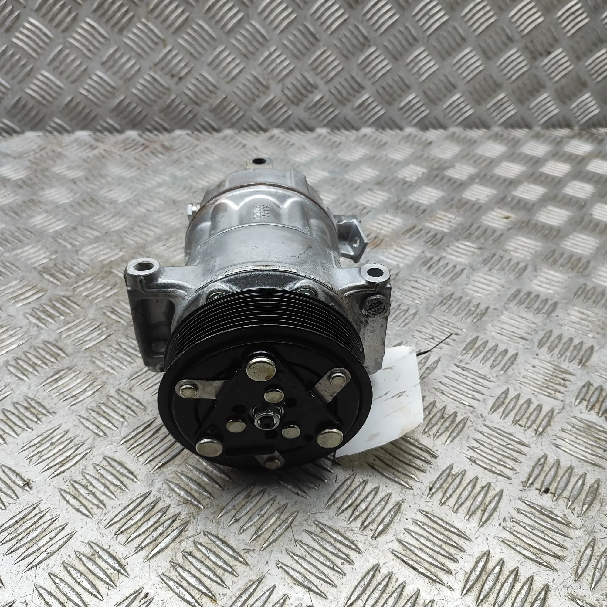 Nissan Juke Air-conditioning compressor Air-conditioning compressor — NISSAN JUKE (F16)...