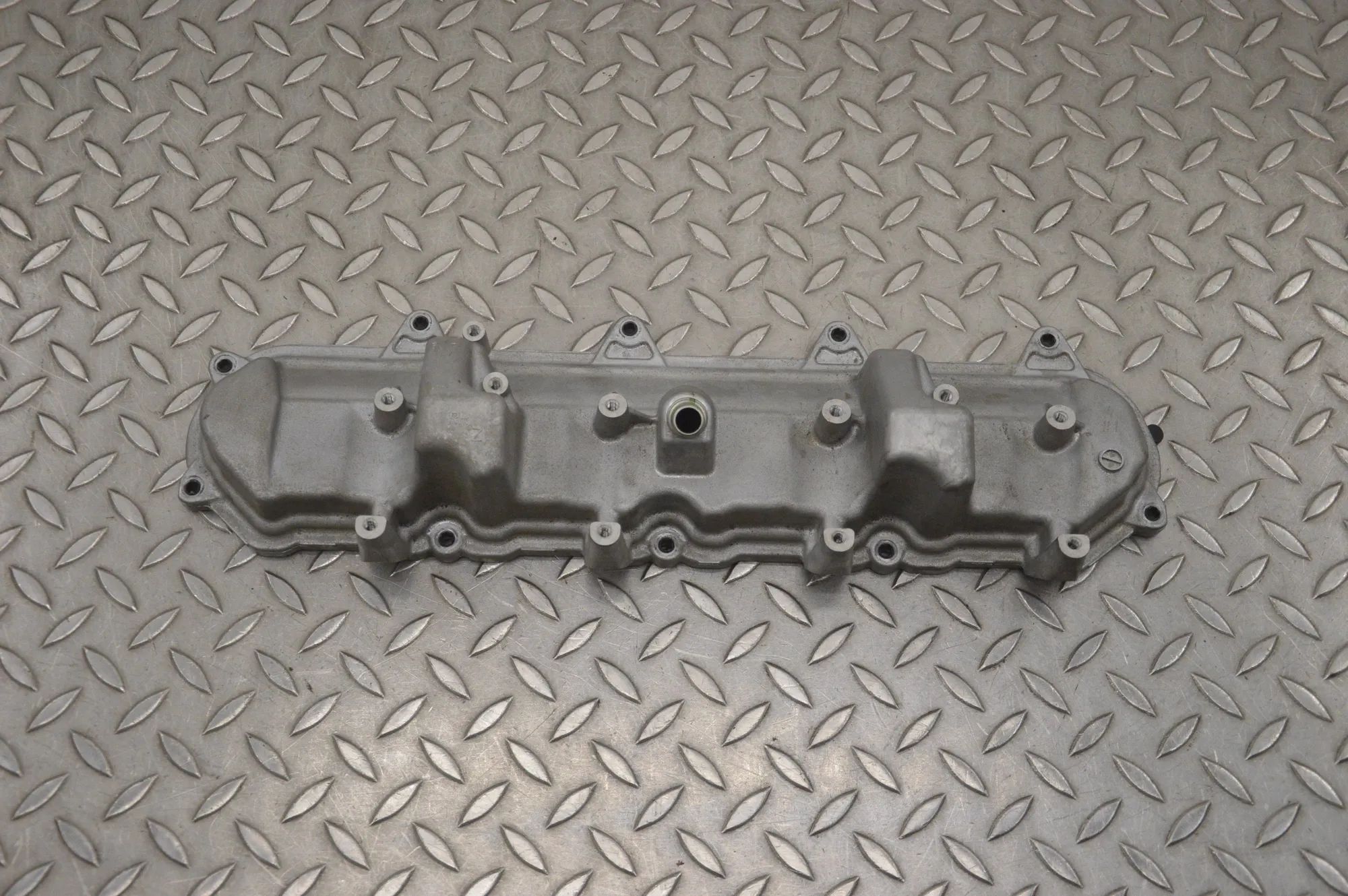 Chevrolet Corvette (C7) Valve Cover Right Side Valve Cover Right Side — CHEVROLET CORVETTE (C7...
