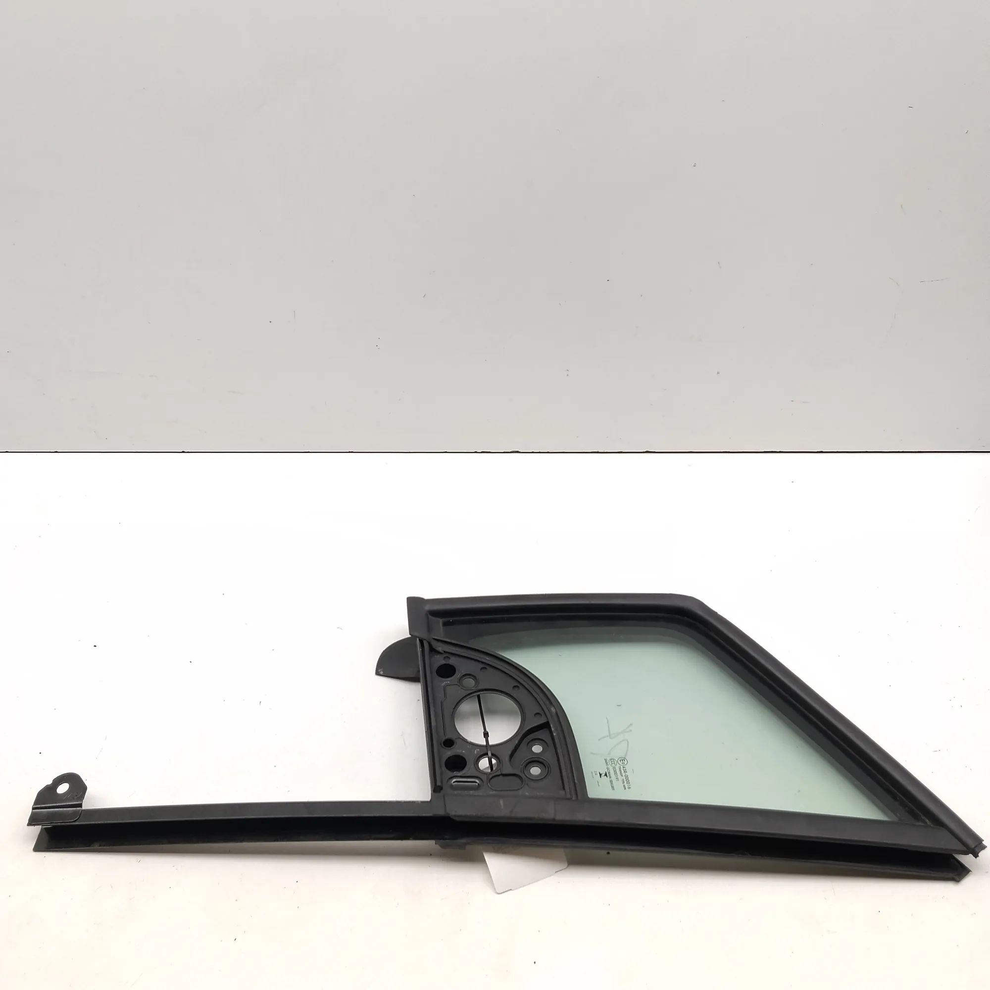 Citroen Berlingo Door quarter window — front left Door quarter window — front left — CITROEN BERL...