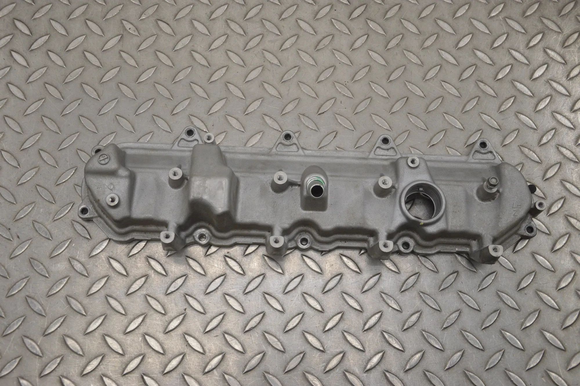 Chevrolet Corvette (C7) Valve Cover — left Valve Cover — left — CHEVROLET CORVETTE (C7) (2...