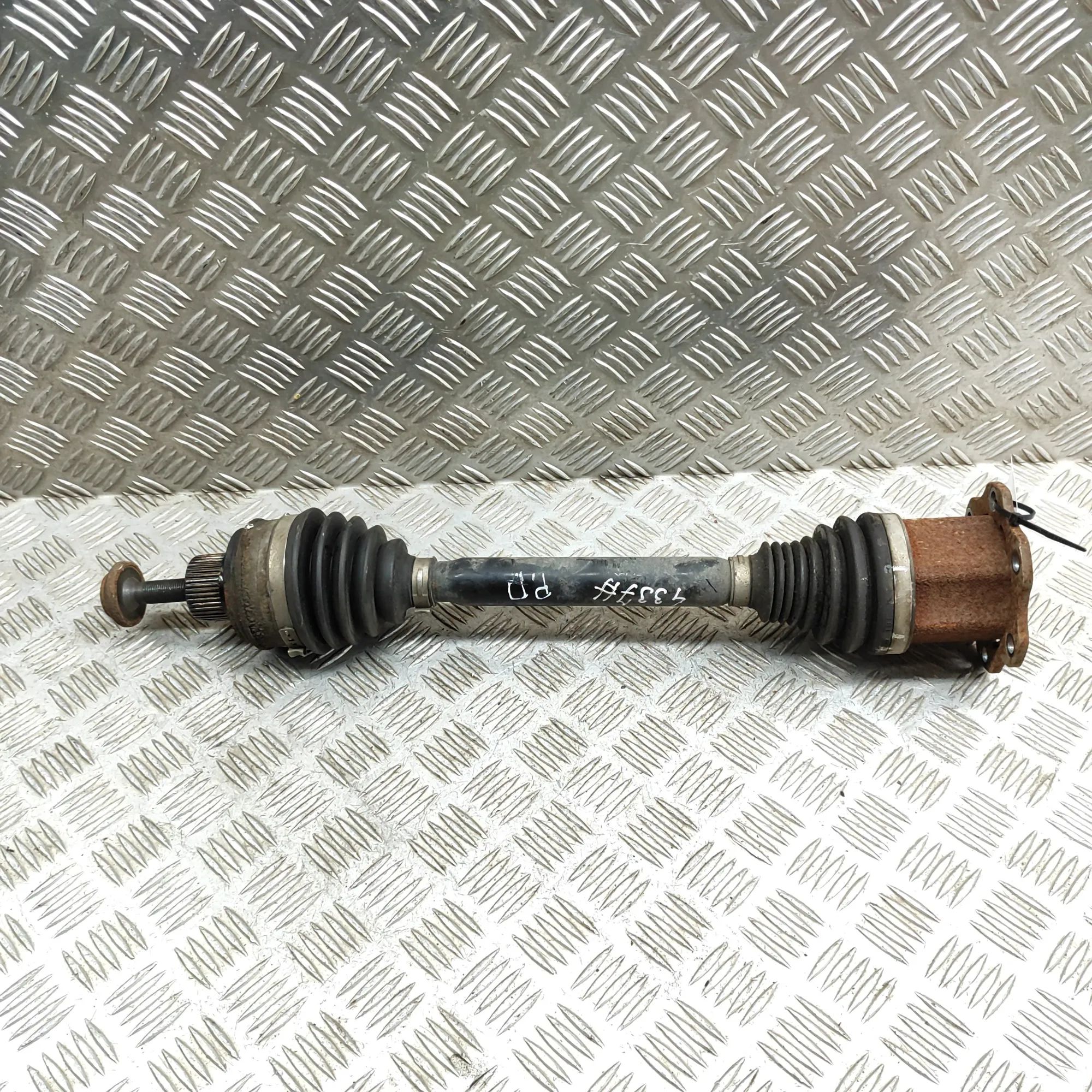 Porsche Macan Front Right Driveshaft Front Right Driveshaft — PORSCHE MACAN (95B) (2...