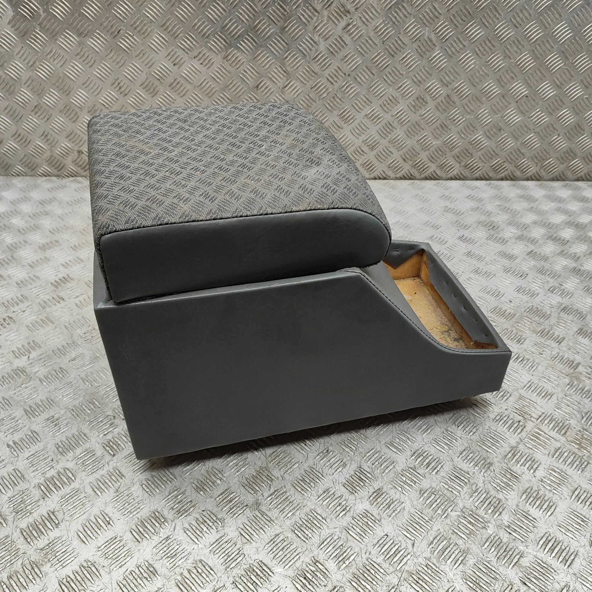 Land Rover Defender Armrest Armrest — LAND ROVER DEFENDER (L315) (1987-2006...